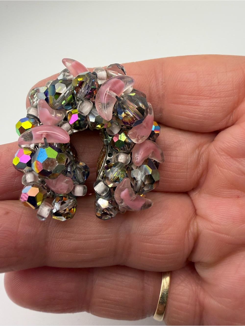 Vintage 1950s 60s aurora Borealis crystal pink art glass cluster clip on earring